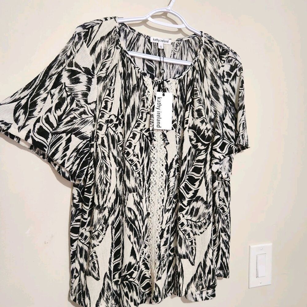 Kathy Ireland Top Womens Size Large Relax Fit Lightweight